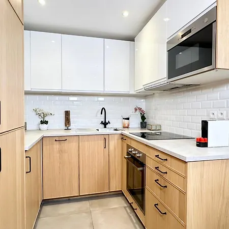 Luxury Family Getaway Near Place Vendome Apartment Paris
