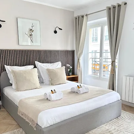 Luxury Family Getaway Near Place Vendome Apartment Paris