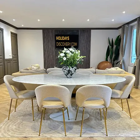 Luxury Family Getaway Near Place Vendome Apartment Paris